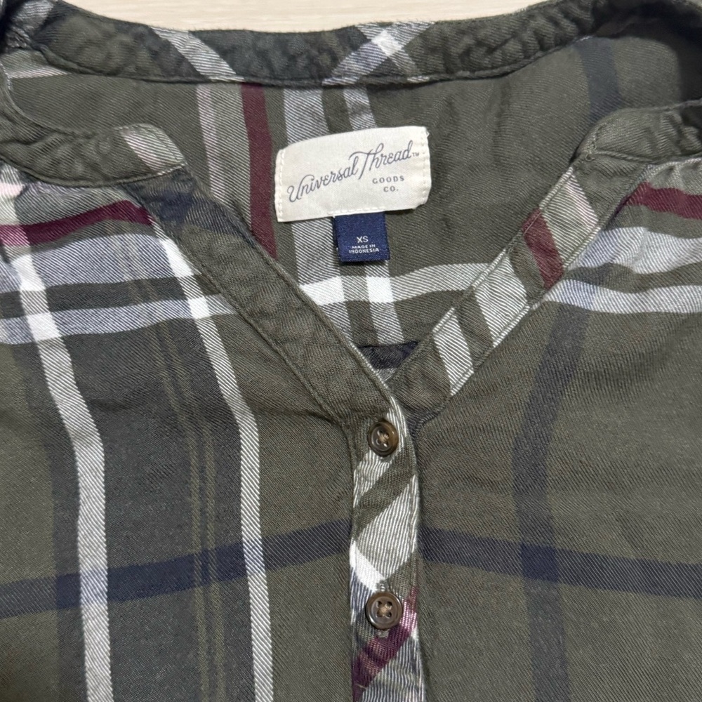 ✨Universal Thread Green Plaid Button Down Shirt - Picture 6 of 10
